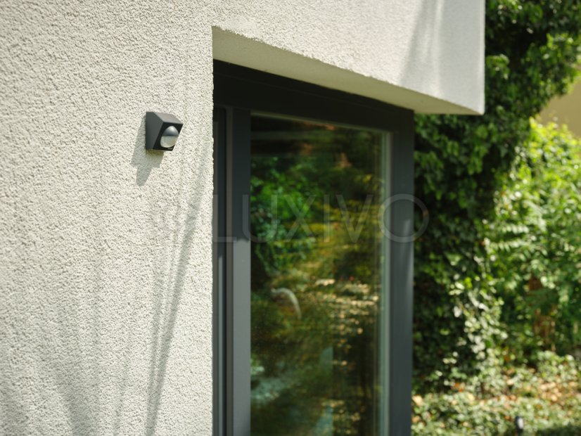 Vonkajší solárny bezdrôtový senzor pohybu 120° IP65 USB-C sivý SMART WiFi 2.4GHz Osram