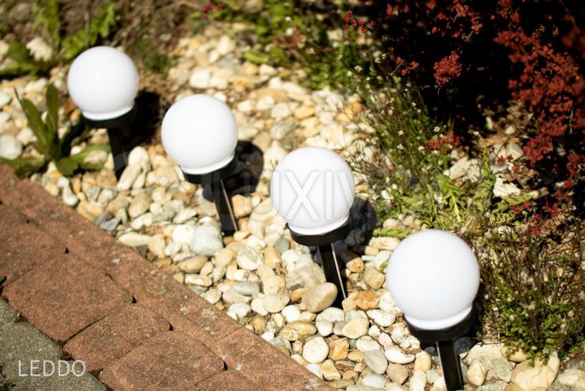 LED záhradná lampa na solárny pohon WHITE BALL 10cm GOLDLUX (Polux)