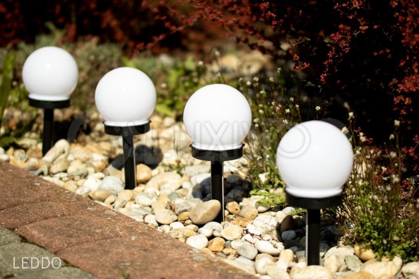 LED záhradná lampa na solárny pohon WHITE BALL 10cm GOLDLUX (Polux)