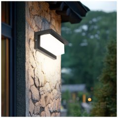 LENTERO 12W 4000K LED fasádne nástenné svietidlo so senzorom pohybu IP54 čierne KOBI