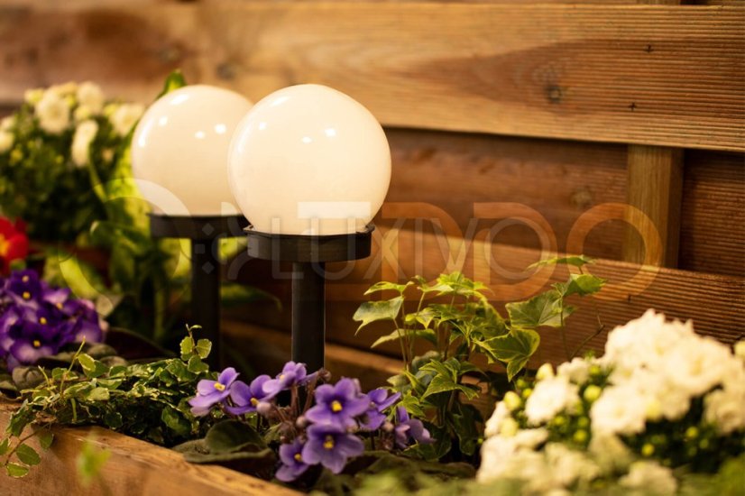 LED záhradná lampa na solárny pohon WHITE BALL 10cm GOLDLUX (Polux)