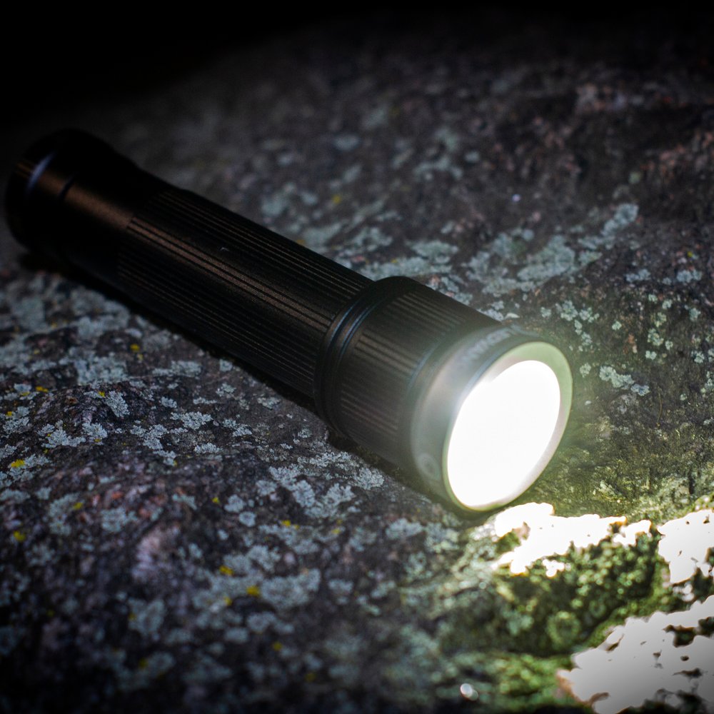 E-shop LED taktické ručné pátracie svetlo dobíjateľné 15W 1400lm 6500K studená čierna baterka Ledvance